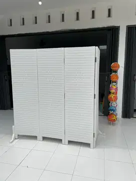 Pembatas Ruangan Ada 2 unit (5 pintu dan 4 pintu)
