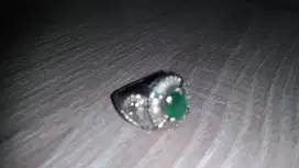 Cincin batu jamrud