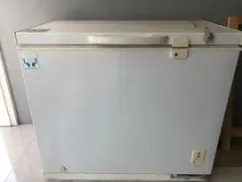 Freezer Box Merk Polytron 200liter