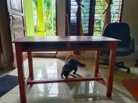 Meja untuk kantor atau sekolah