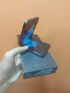 Samsung  Z PLIP 4 5G RAM 8/256GB muLus no minus Fullset original.