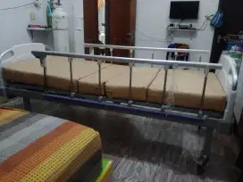 Tempat Tidur Orang Sakit Merek Acare (Hospital Bad)