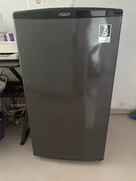 Kulkas Freezer ASIP merk AQUA S4 (DS) 5 rak NETT 1,5 JT