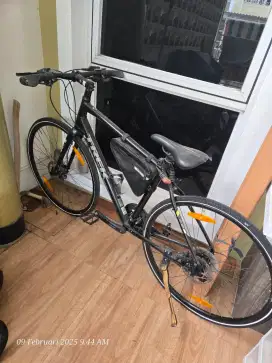Sepeda trek allant 7.4 jarang pakai