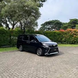 Toyota Voxy 2.0 AT 2019