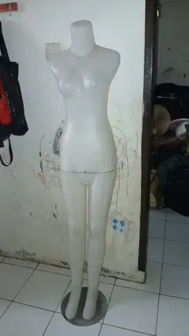 Patung jualan baju