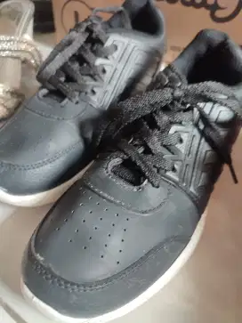 Sepatu hitam uk 38