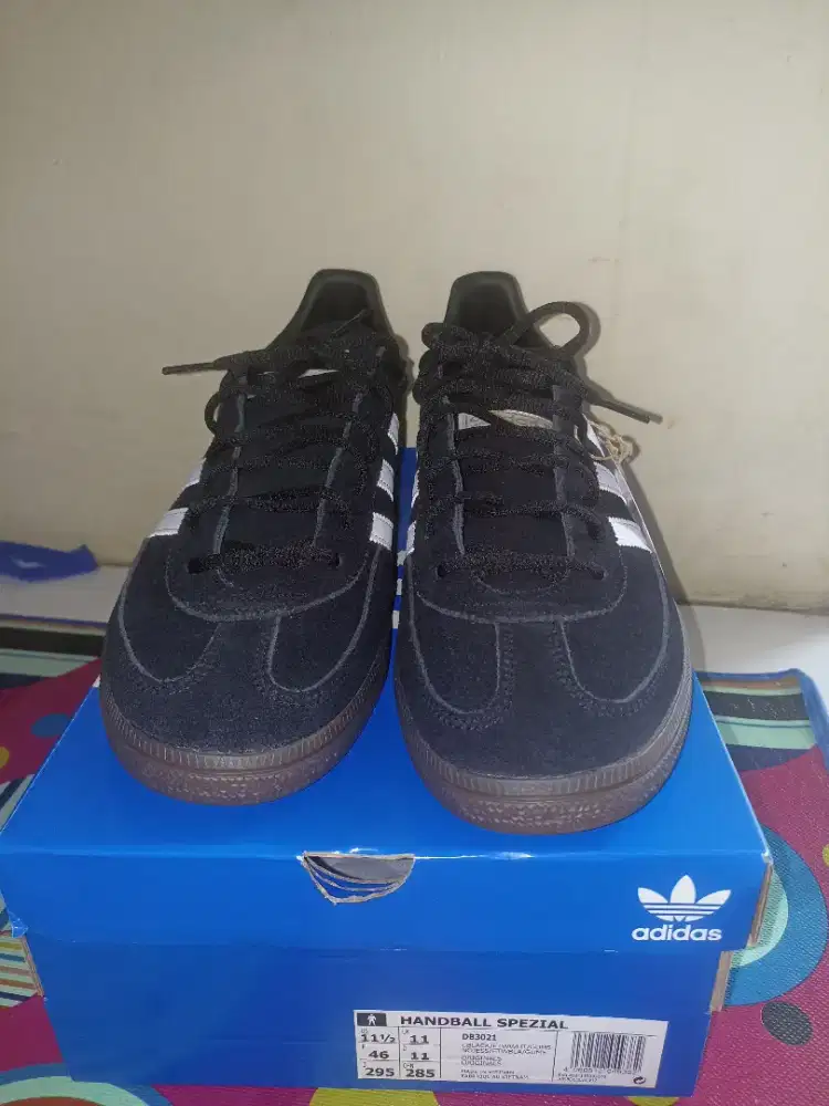 JUAL CEPAT Sepatu adidas spezial ukuran 44-45-46 orignal beserta box