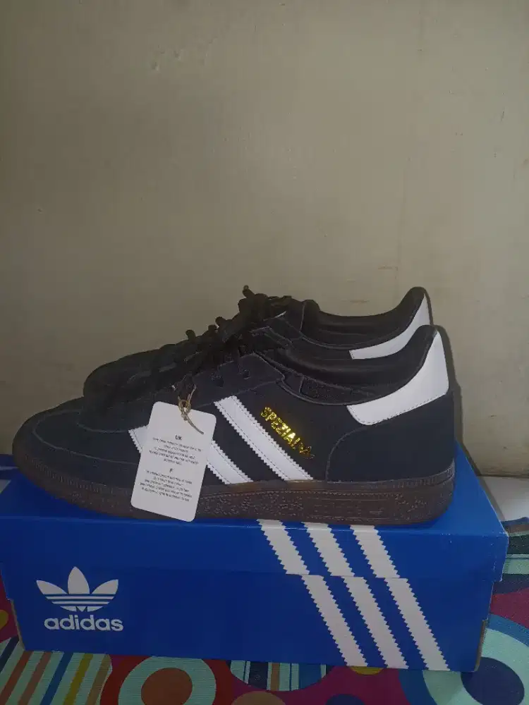 JUAL CEPAT Sepatu adidas spezial ukuran 44-45-46 orignal beserta box