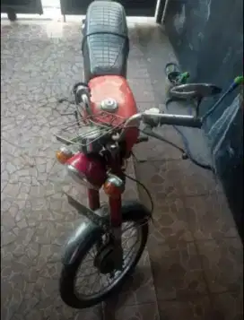 Honda Benly tangki Bulat
Tahun 1975