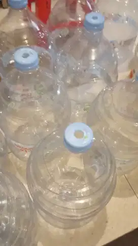 Botol Galon Le Minerale bekas sekali pakai tanpa tutup