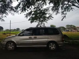 Jual murah Kia Carnival 2000 Bensin