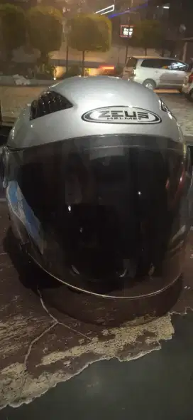 Helm zeus zs610