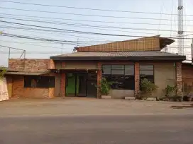 Sewakan Rumah Ex Resto
Pinggir Jalan Raya MarundaTarumajaya Kab Bekasi