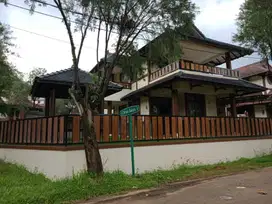 Rumah Hook Fully Furnished Dengan Kolam Renang Di Sentul City
