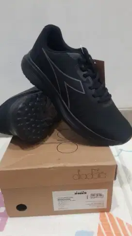 Jual sepatu Diadora Original size 42