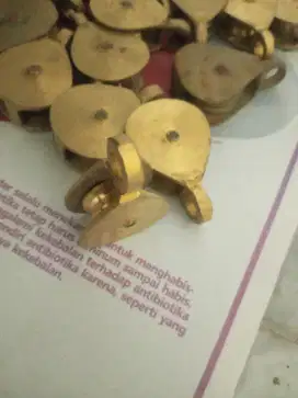 Kerekan katrol kuningan gantung