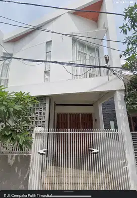 Rumah di jual cempaka putih siap huni LT 96. LB 180