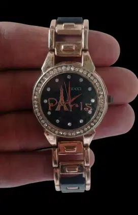 Jam tangan Gucci
