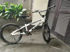 Sepeda BMX SENATOR THUNDERBOLT 20 inch