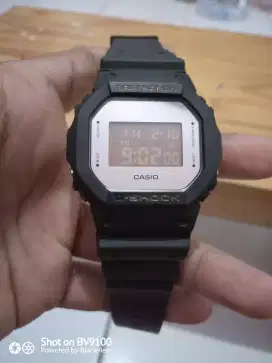 Jam tangan Casio G-Shock dw-5600k