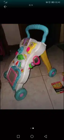 Baby Walker (Penuntun anak belajar jalan)