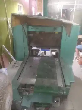 Mesin potong 3 sisi area max 33 minin 1e