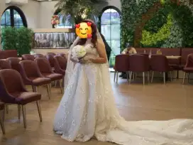 Jual gaun pengantin dan mahkota. 2juta