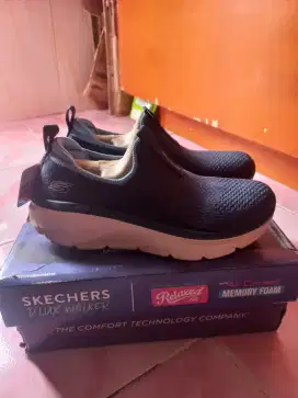 Skechers dlux walker woman