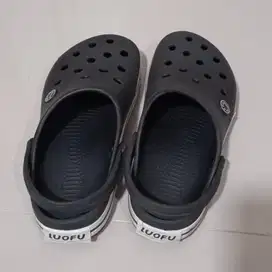 Sepatu karet sepatu anak hitam black baim mirip crocs Luofu ukuran 37