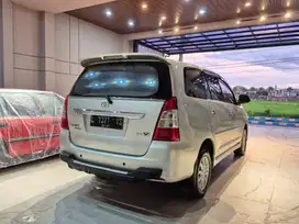 Innova V diesel matic 2012