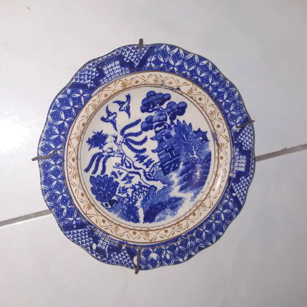 Piring keramik dan Pas keramik antik