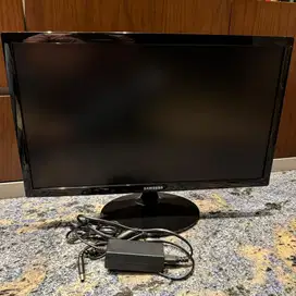 Samsung LED S22D300HY monitor 22 inch