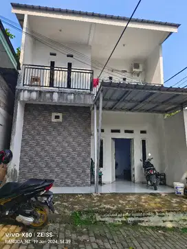 dijual tanah 1100 mtr bonus kontrakan 24 pintu plus 1 rumah 2 lantai