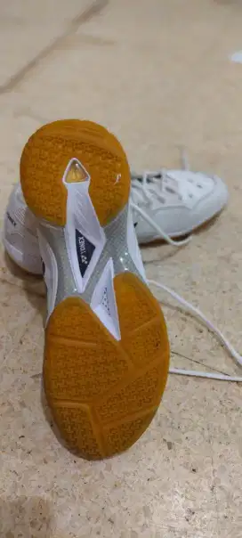 Sepatu badminton Yonex 65