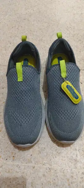 Sepatu slip on size 43