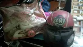 sepatu roda anak plus helm kudapony