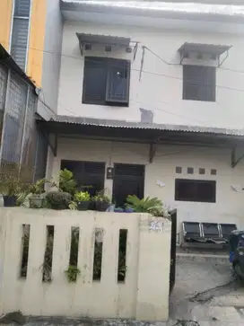 Dijual Rumah Tinggal Tingkat 2 dan Sekaligus 4 Kamar Kostan