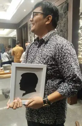 Siluet wajah lukis mural face painting kariktur