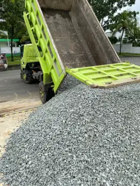 Batu belah sirdam split makadam abu batu pasir pasang cor