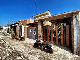 Rumah murah desain Unik di kawasan Solo Baru Kudu Baki