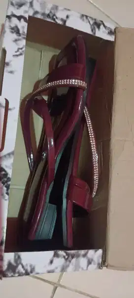 Sandal pesta wanita