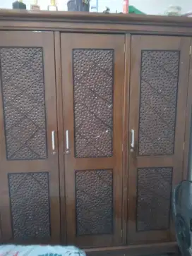 Jual cepat Lemari pakaian kayu jati tebal