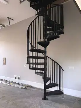 tangga besi putar pijakan plat bordes / tangga spiral keong