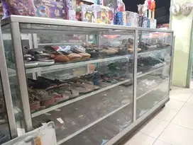 Etalase display barang panjang