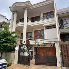 Rumah Dijual Cepat di Permata Buana Jakbar