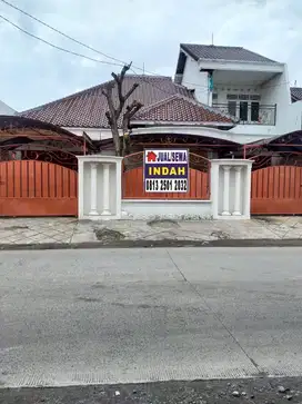 Disewakan rumah besar cocok untuk kantor atau mess di Semarang Timur