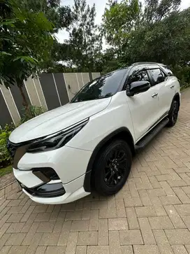 Toyota Fortuner GR Sport 2.8 4x2 Diesel A/T Tahun 2022 Putih