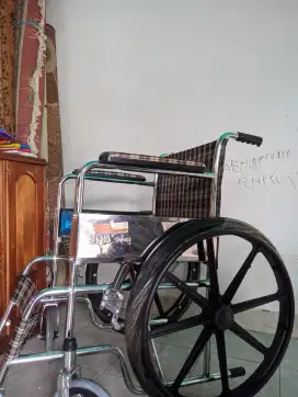 Kursi roda bekas