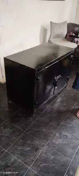Meja usaha atau bisa buat kotak perkakas
